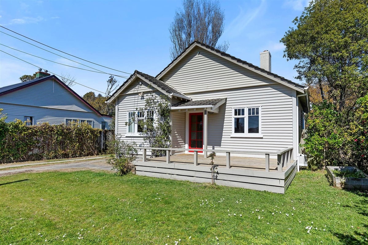 12 Pohutukawa Street, Woburn, Lower Hutt - Carousel 2