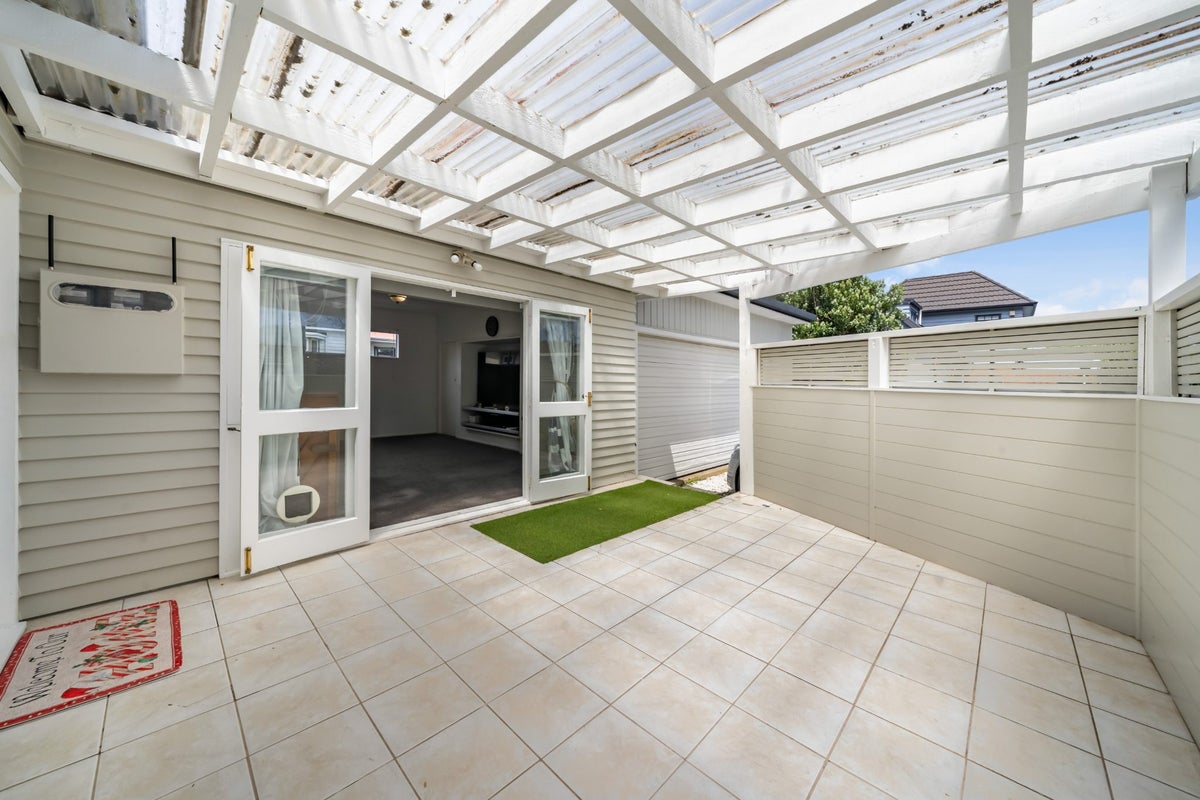 22A St Ronans Avenue, Waterloo, Lower Hutt - Carousel 1