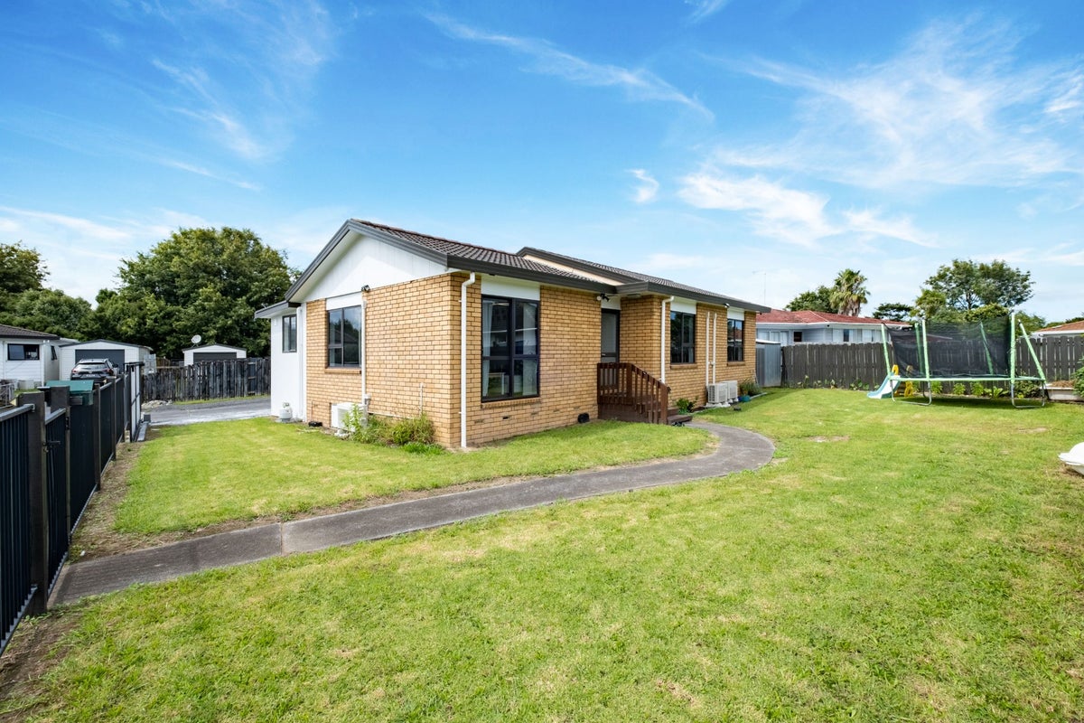44 Trimdon Street, Randwick Park, Auckland - Carousel 1