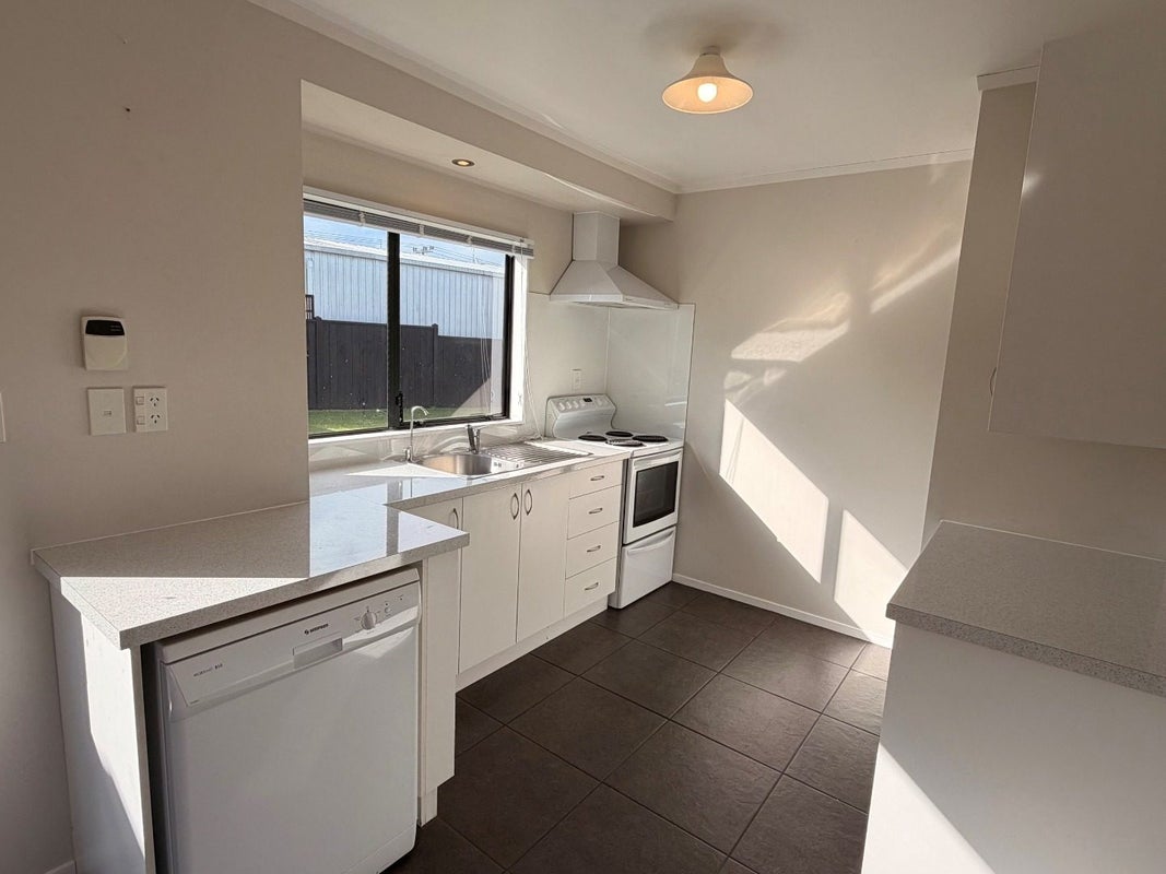 38 Dahlstrom Grove, Kelvin Grove, Palmerston North - Carousel 2