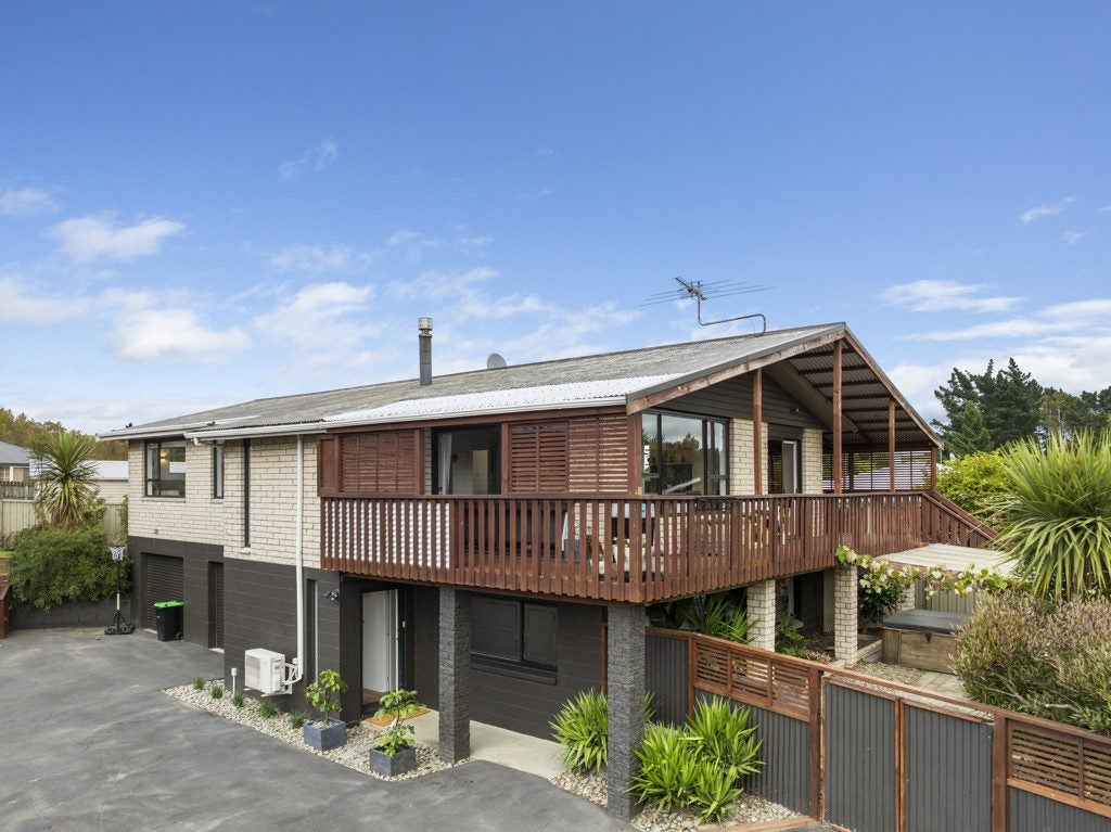 8 Clariton Avenue, Green Island, Dunedin - Carousel 1