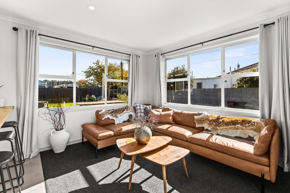 29 The Loop, Meeanee, Napier - Carousel 2