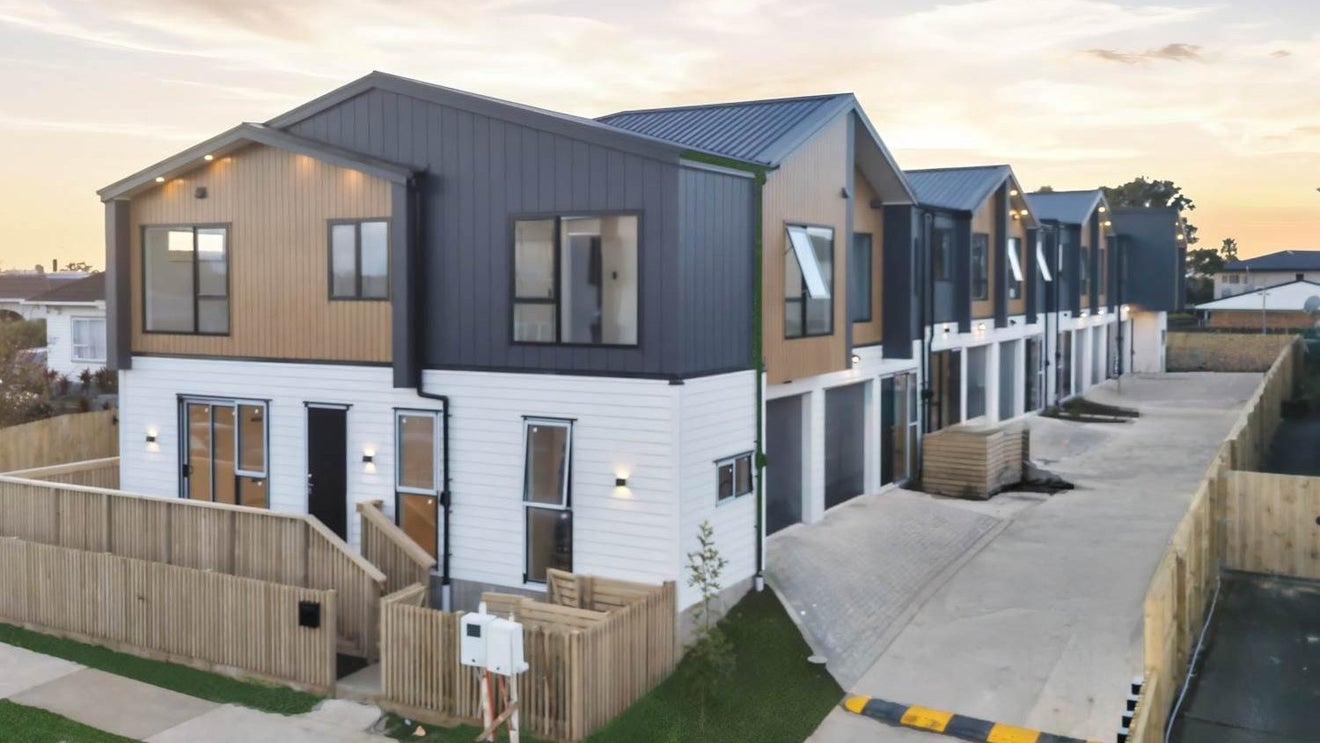 6/7 Reeves Avenue, Papatoetoe, Auckland - Carousel 1