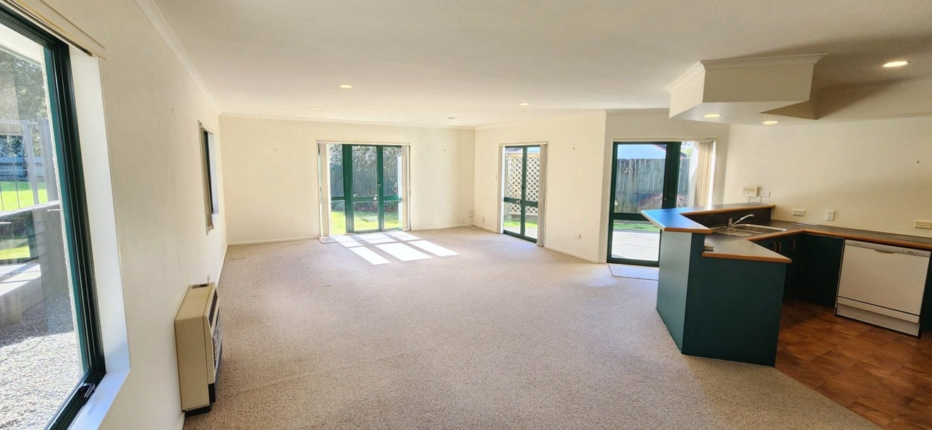 6 Redwood Crescent, Westown, New Plymouth - Carousel 2