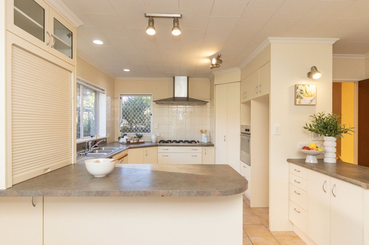 1 Guernsey Place, Fitzherbert, Palmerston North - Carousel 2