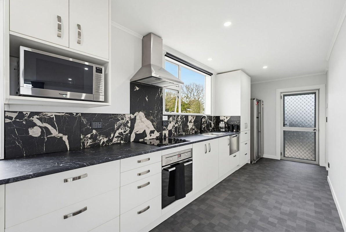 12 Falkland Street, Whanganui East, Whanganui - Carousel 2