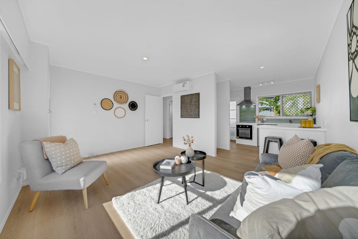 3/3 Koromiko Street, New Lynn, Auckland - Carousel 1