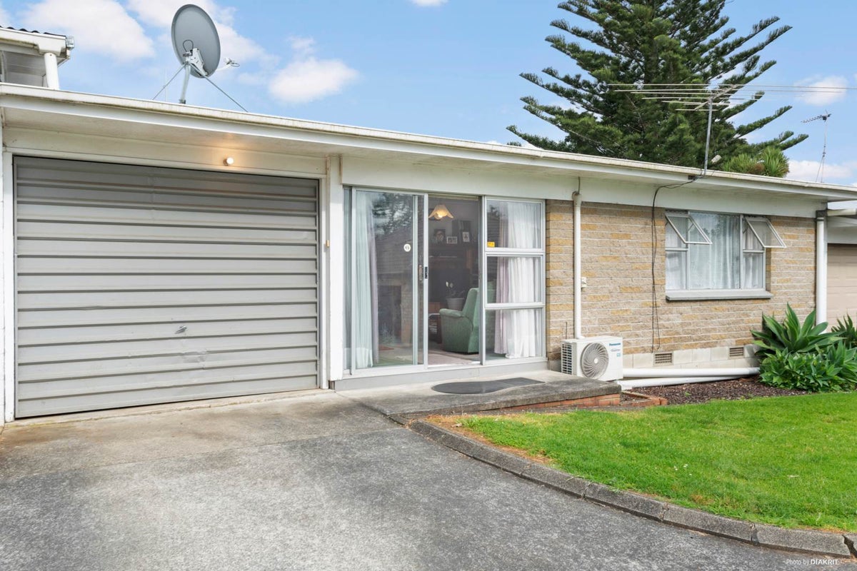 2/4 Grierson Place, Pukekohe, Pukekohe - Carousel 1