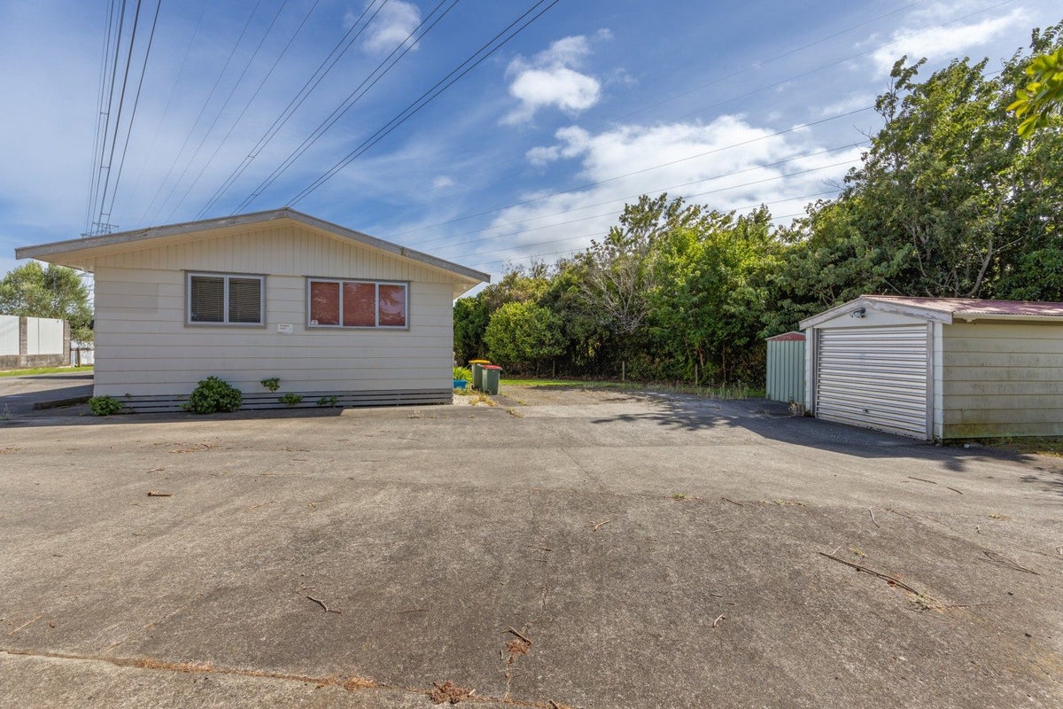 22 Saxton Road, Upper Vogeltown, New Plymouth - Carousel 2