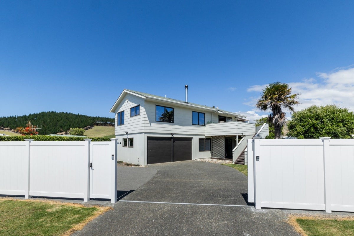 91 Harper Road, Waimarama, Havelock North - Carousel 1