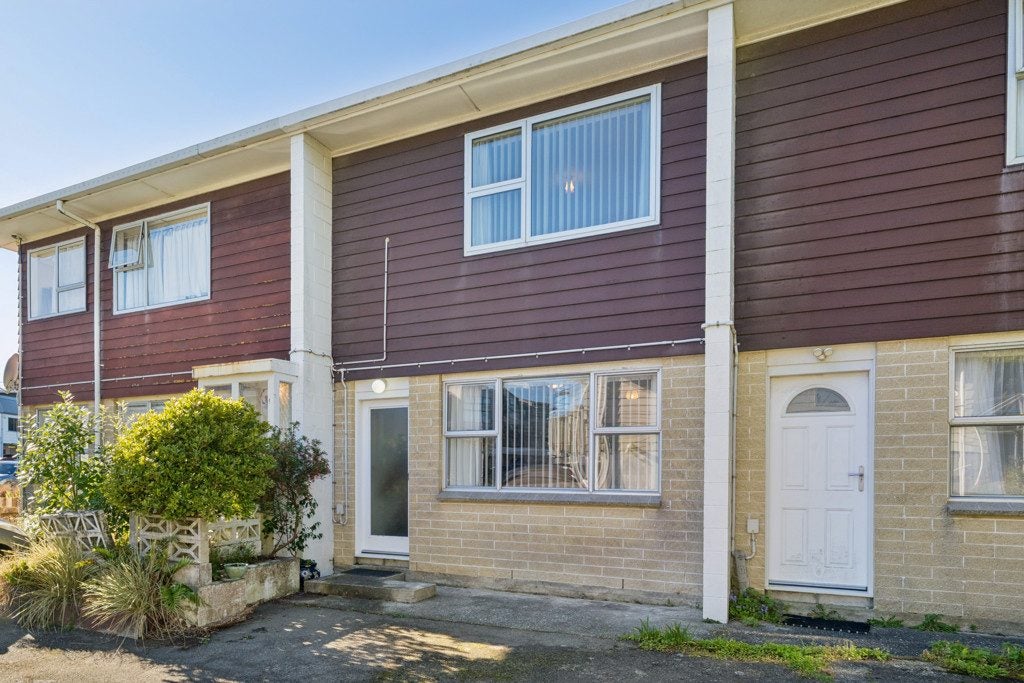 2/210 Newlands Road, Newlands, Wellington - Carousel 1