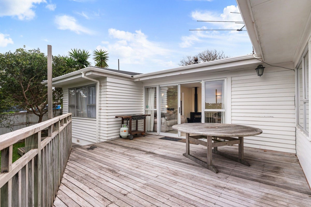 1/12 Gibraltar Street, Howick, Auckland - Carousel 1