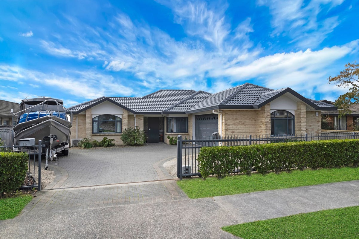 15 Summerland Drive, Henderson, Auckland - Carousel 1