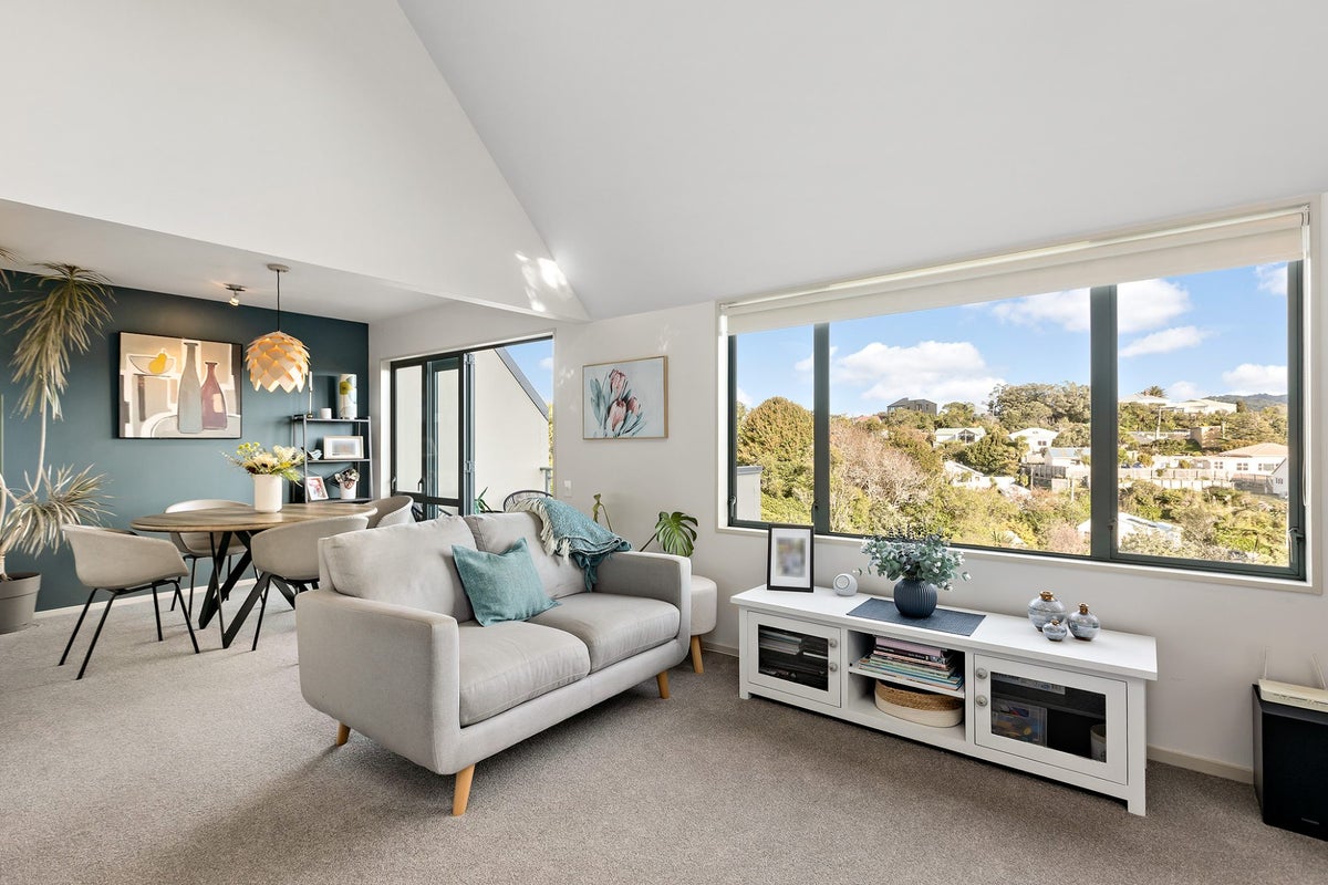 19D Pembroke Road, Northland, Wellington - Carousel 1