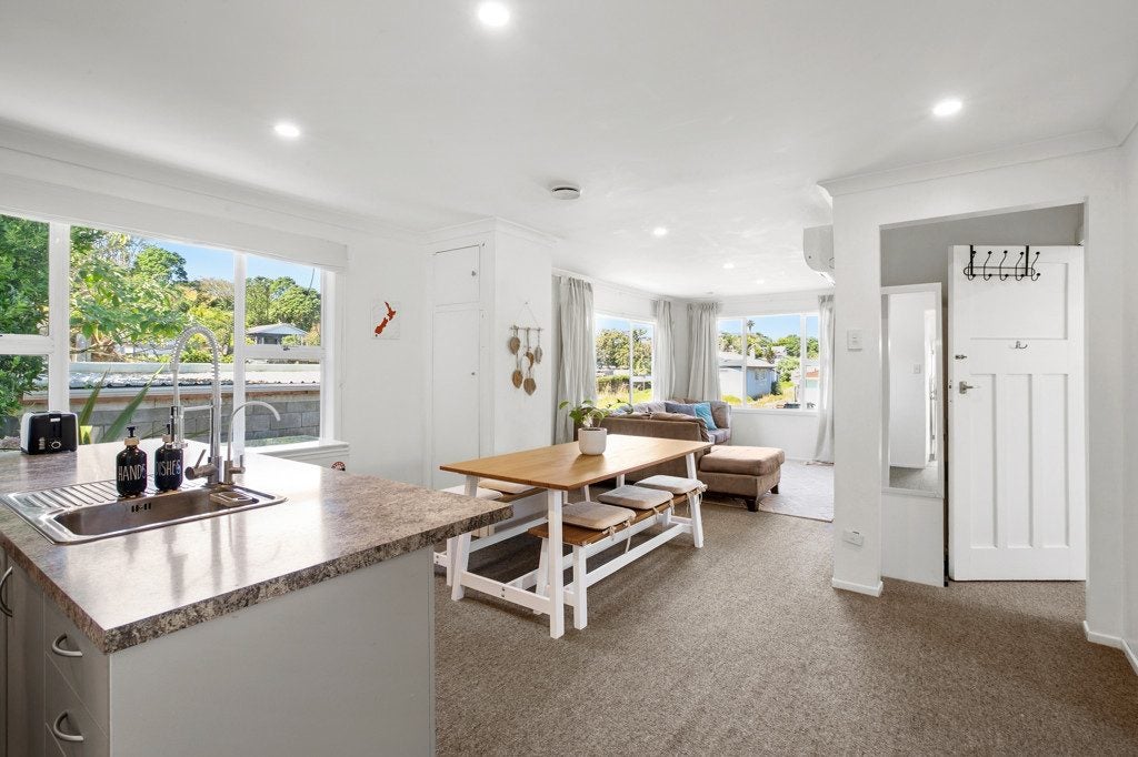 10 Parris Street, Moturoa, New Plymouth - Carousel 2