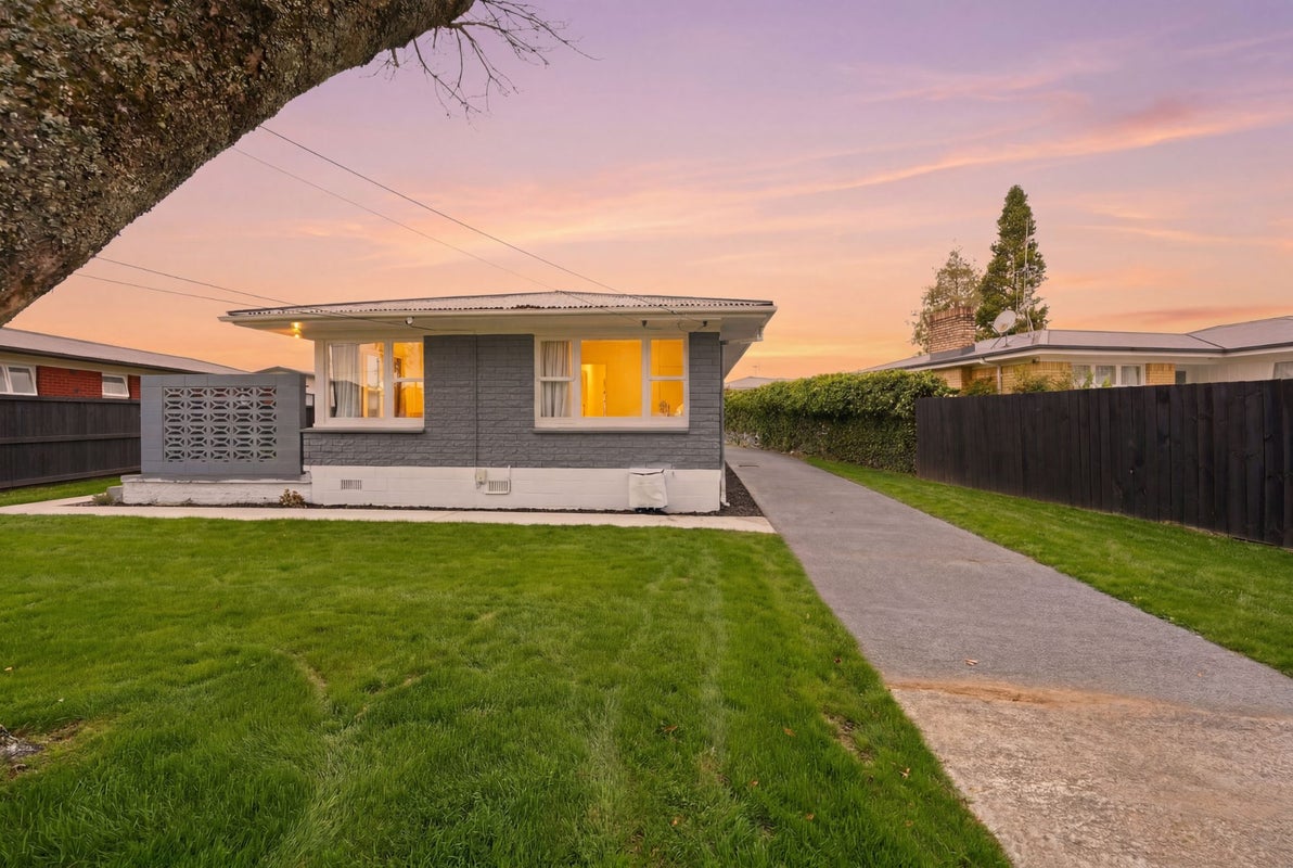 16 Fenwick Crescent, Hillcrest, Hamilton - Carousel 2