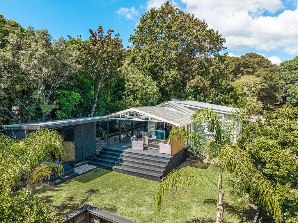 40 Whakarite Road, Ostend, Waiheke Island - Carousel 1