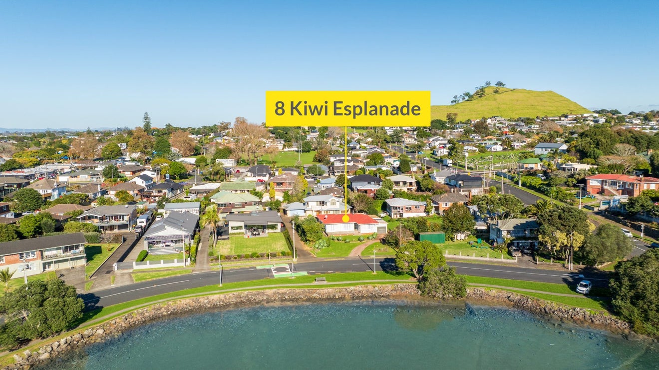 8 Kiwi Esplanade, Mangere Bridge, Auckland - Carousel 1