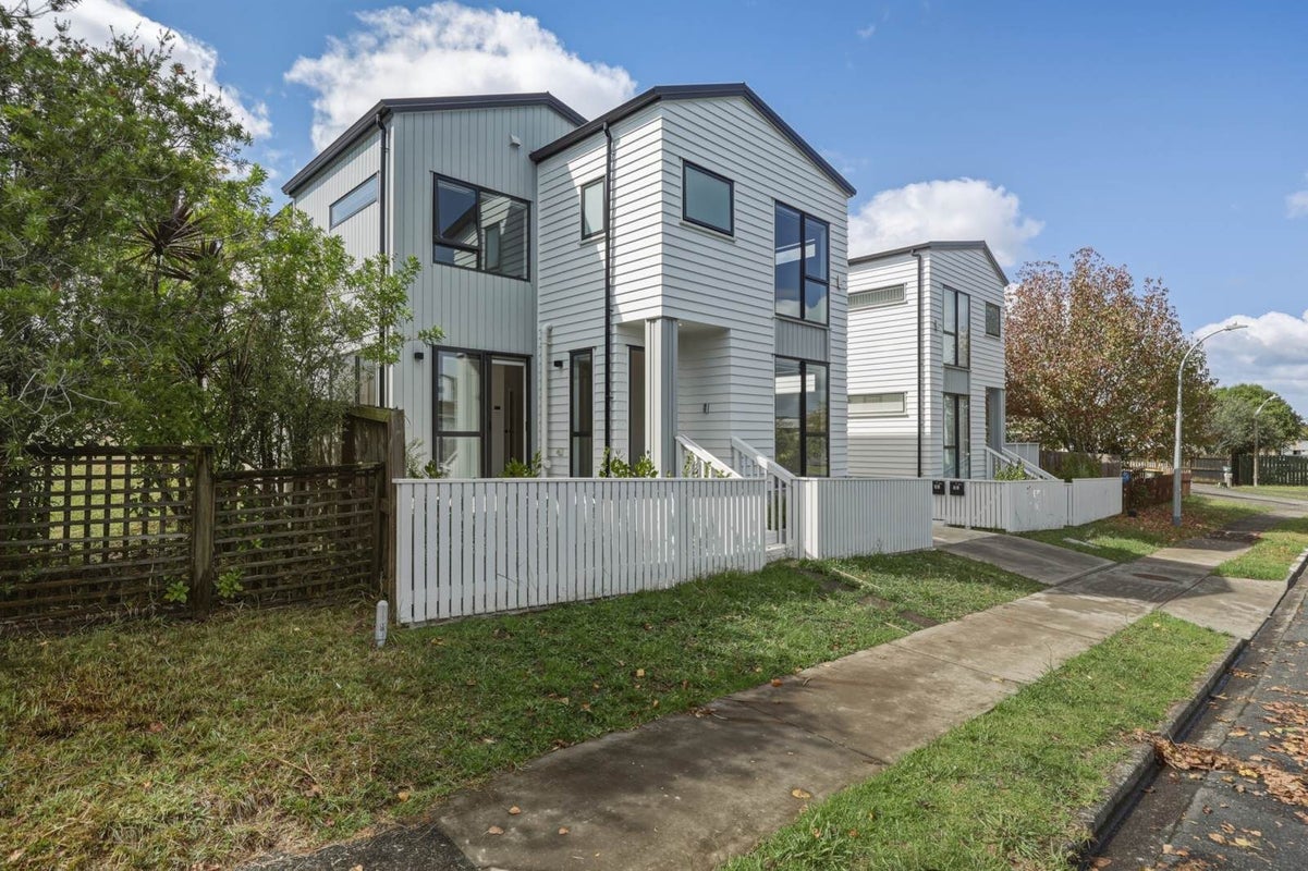 7D Buisson Glade, West Harbour, Auckland - Carousel 1