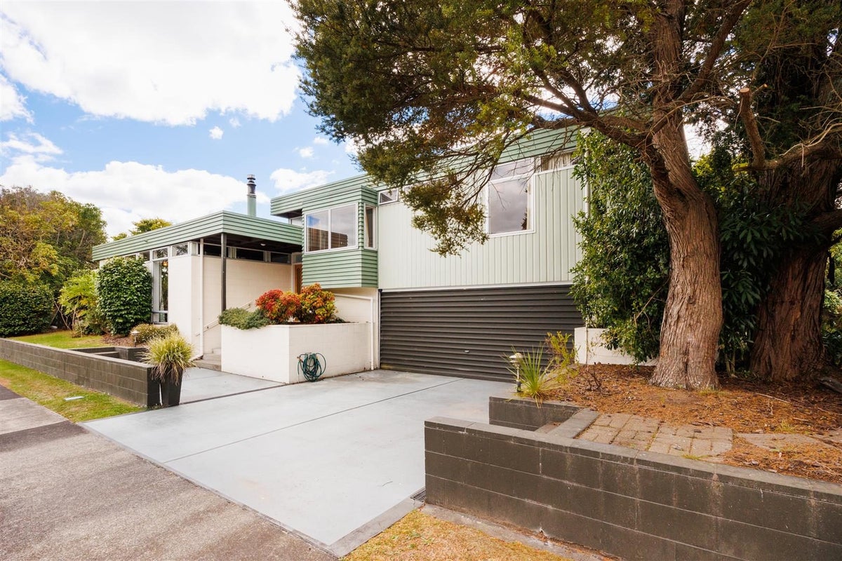 6 Aitken Street, Bulls - Carousel 2
