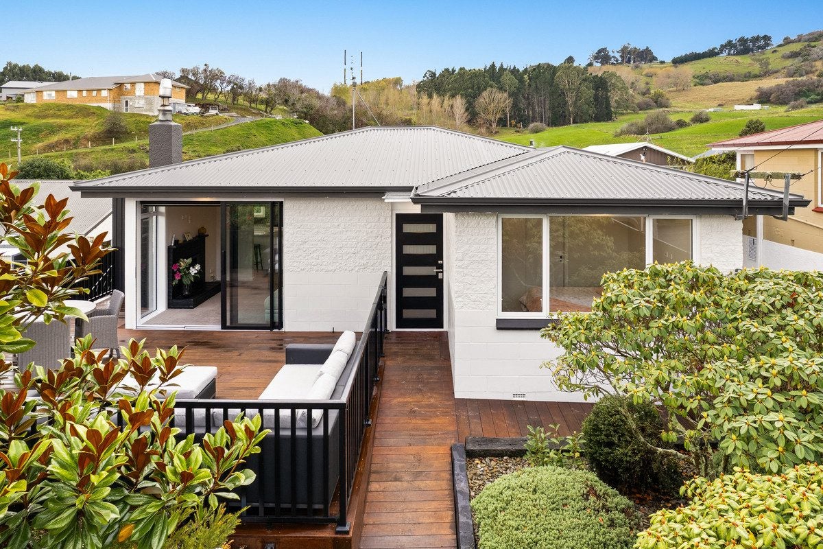 14 Elwyn Crescent, Green Island, Dunedin - Carousel 1