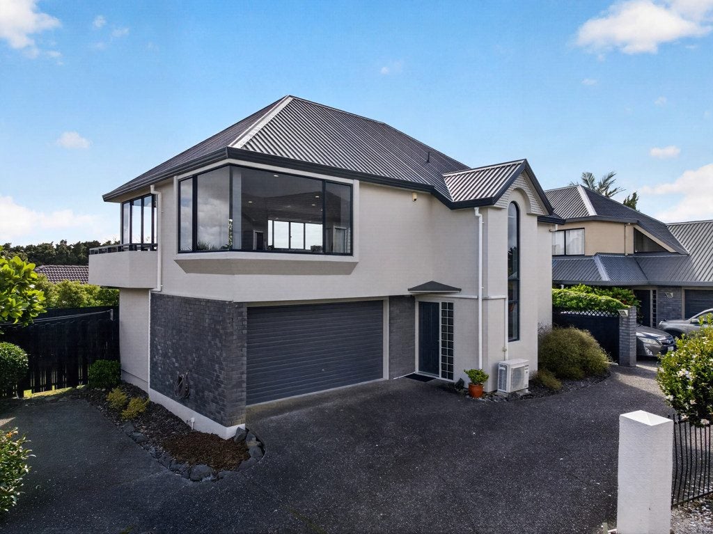 1/6 Calluna Crescent, Totara Heights, Auckland - Carousel 1