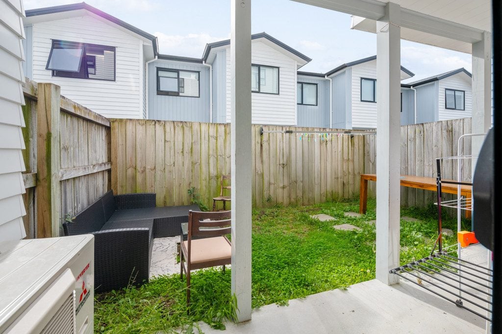 4/16 May Street, Hamilton East, Hamilton - Carousel 19