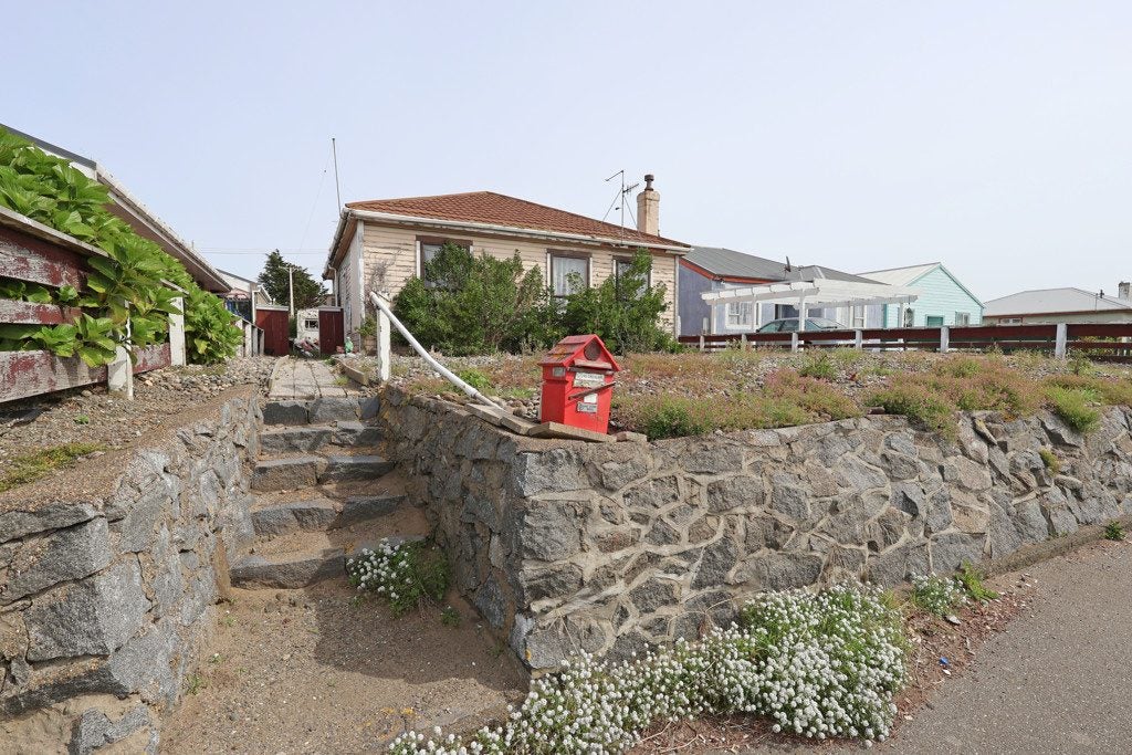 40 Blackwater Street, Bluff - Carousel 2