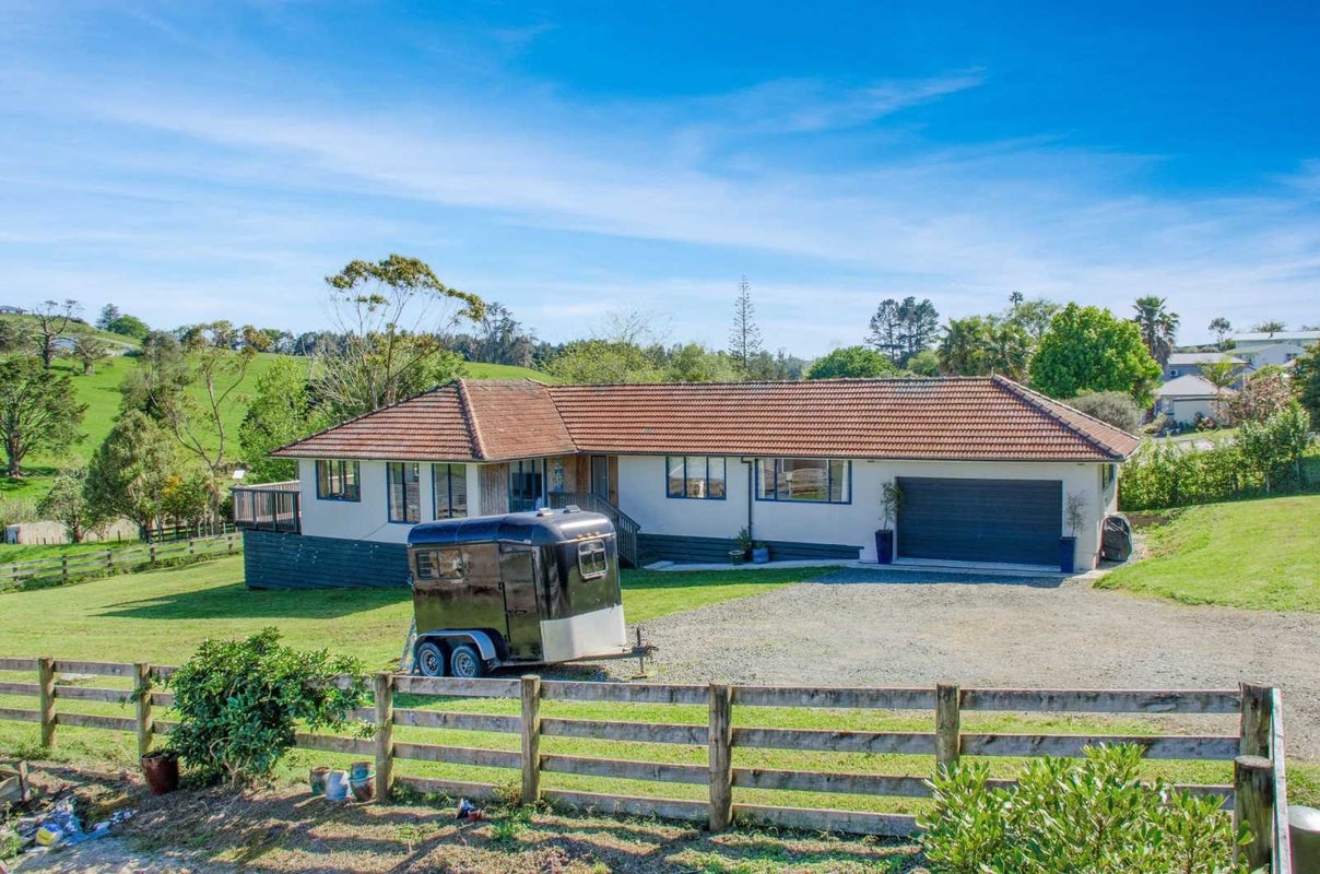 17 Calla Street, Maungaturoto, Maungaturoto - Carousel 1