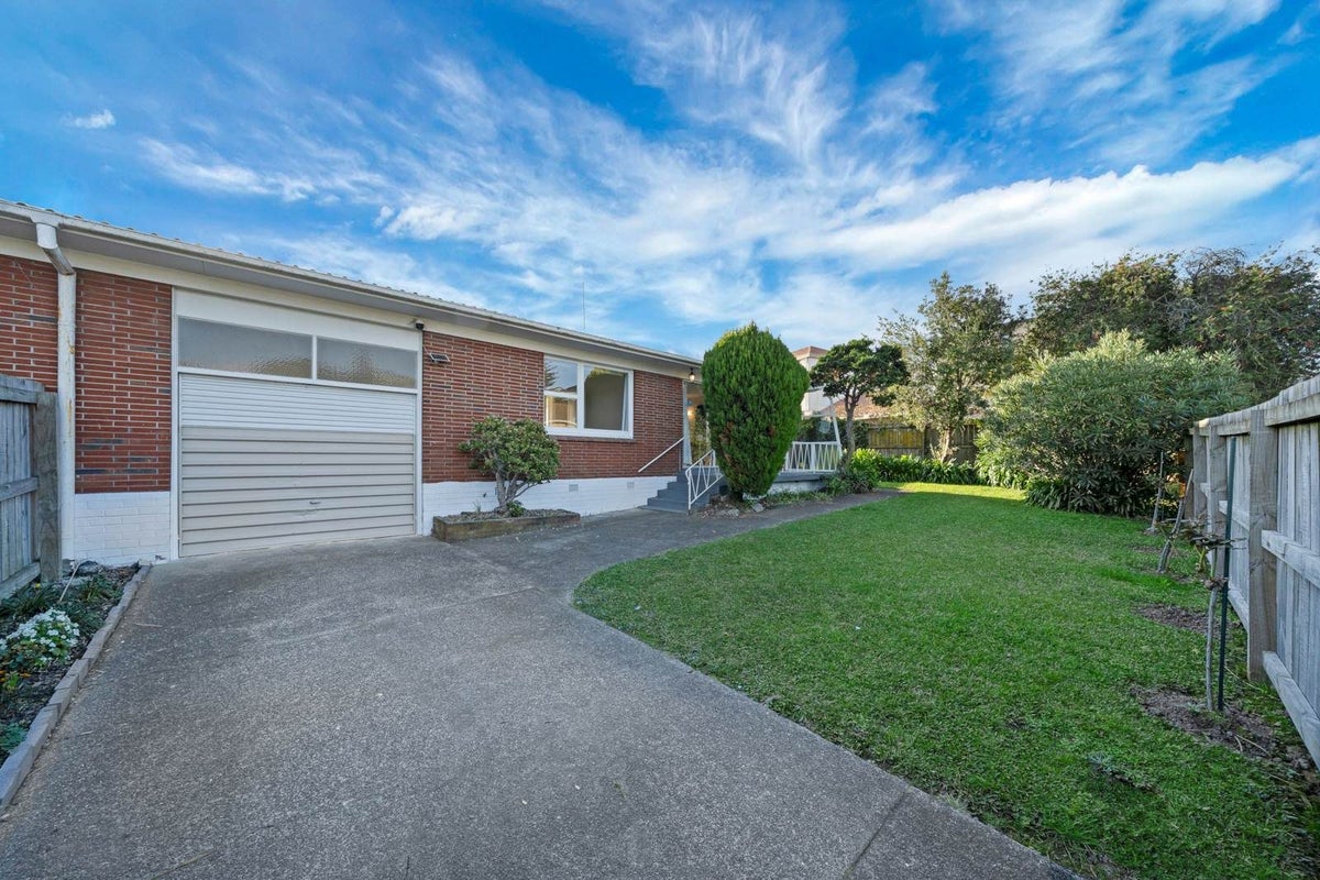 2/1 Chevis Place, Pakuranga, Auckland - Carousel 2