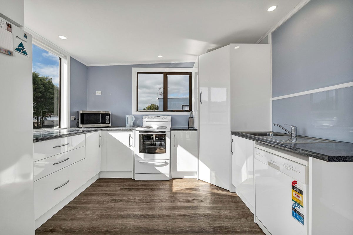 10 Cornwall Street, Eltham, Eltham - Carousel 2