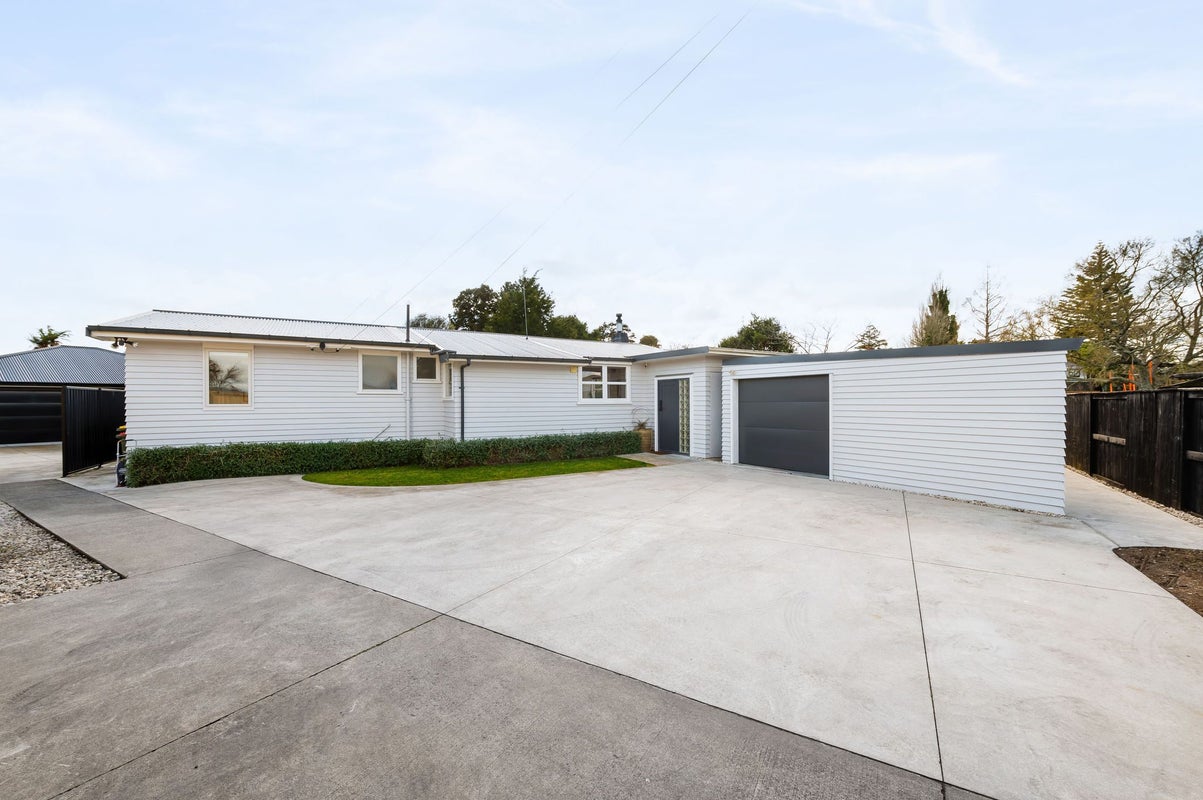 9 Duncan Road, St Andrews, Hamilton - Carousel 1