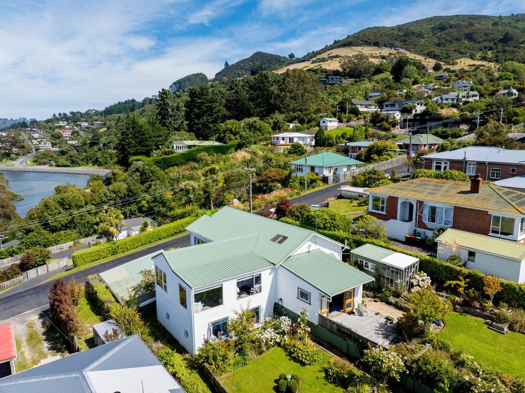 4 Huia Street, Saint Leonards, Dunedin - Carousel 1