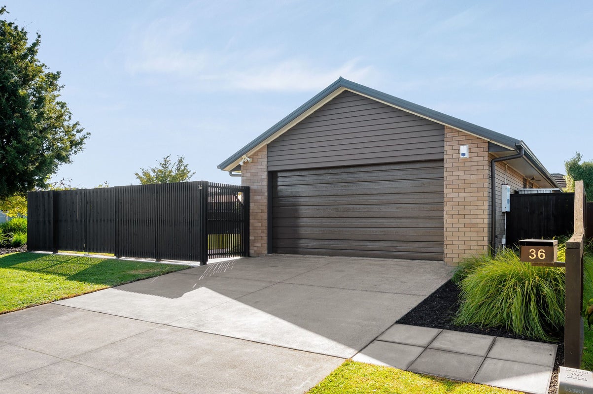 36 Barrington Drive, Huntington, Hamilton - Carousel 19