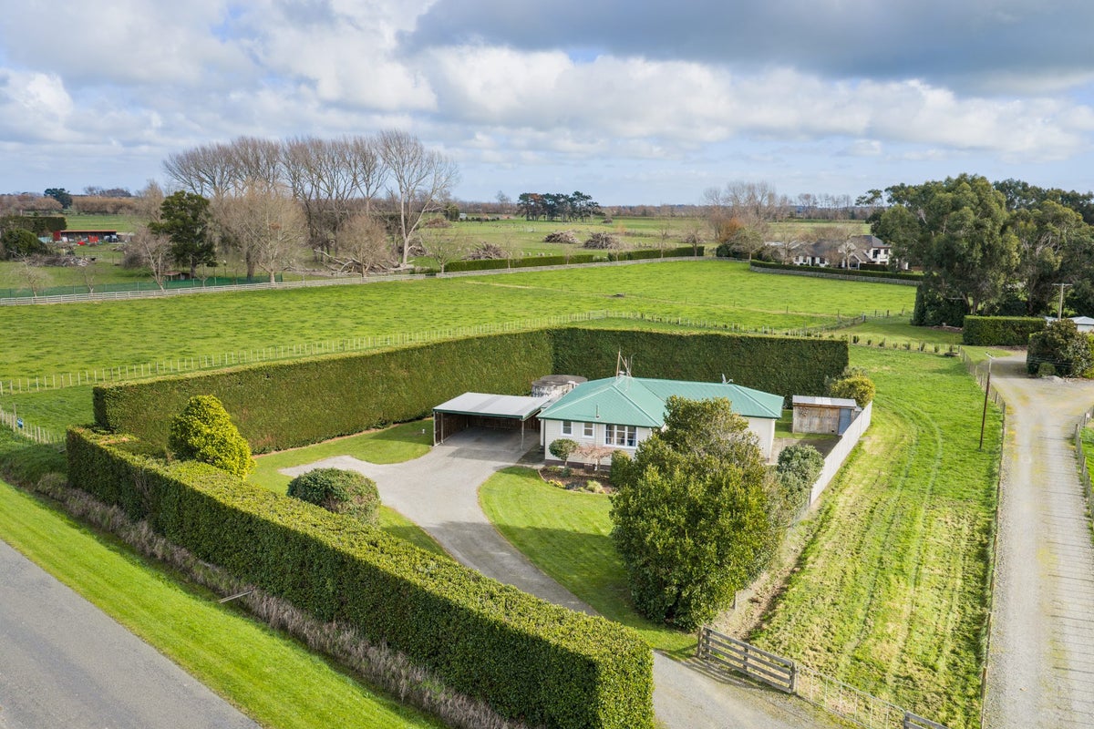 130 Oroua Road, Kairanga, Palmerston North - Carousel 1