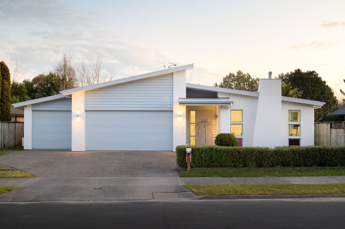 106 Saint James Drive, Huntington, Hamilton - Carousel 1