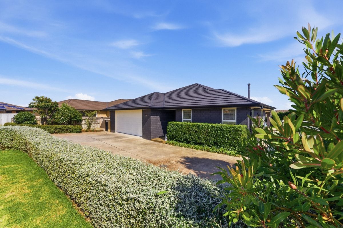 26 Jules Crescent, Bell Block, New Plymouth - Carousel 25