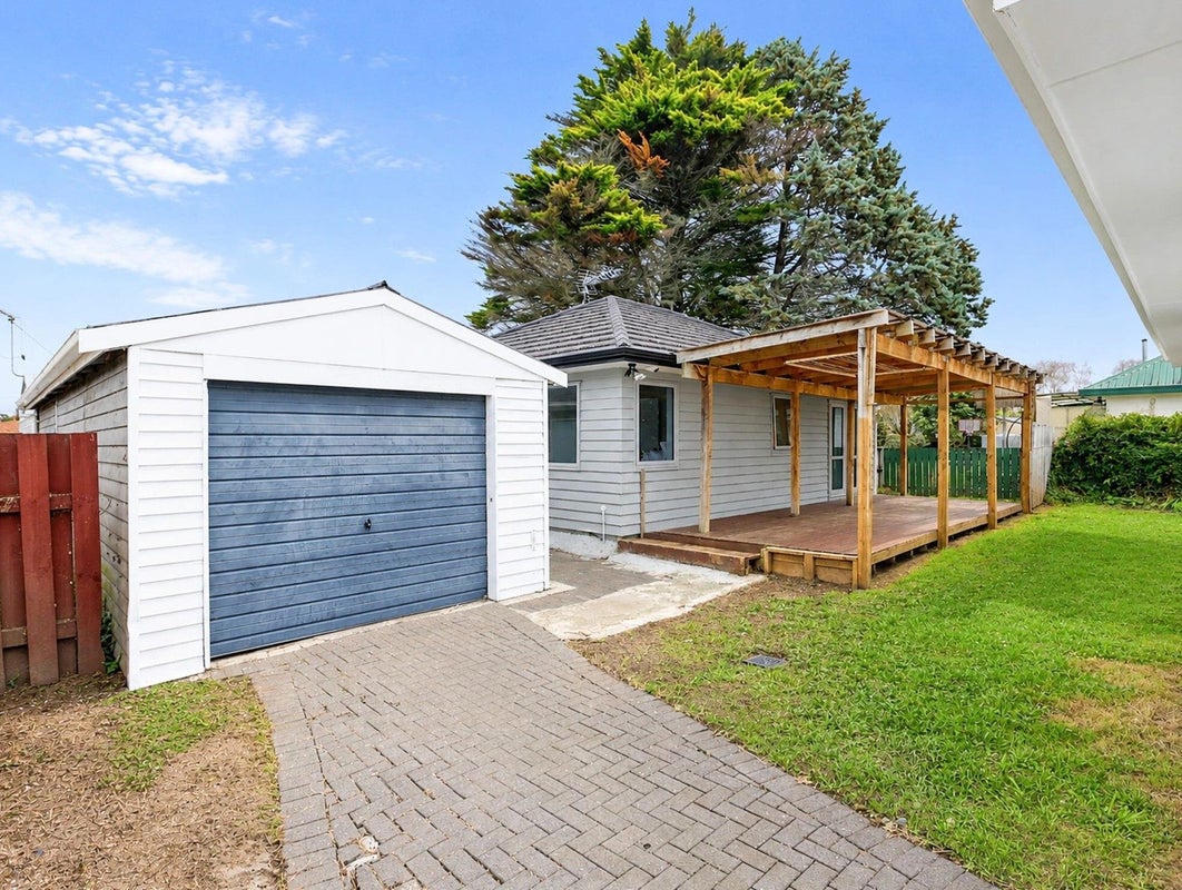 17a Garnett avenue, Forest Lake, Hamilton, Waikato - Carousel 1