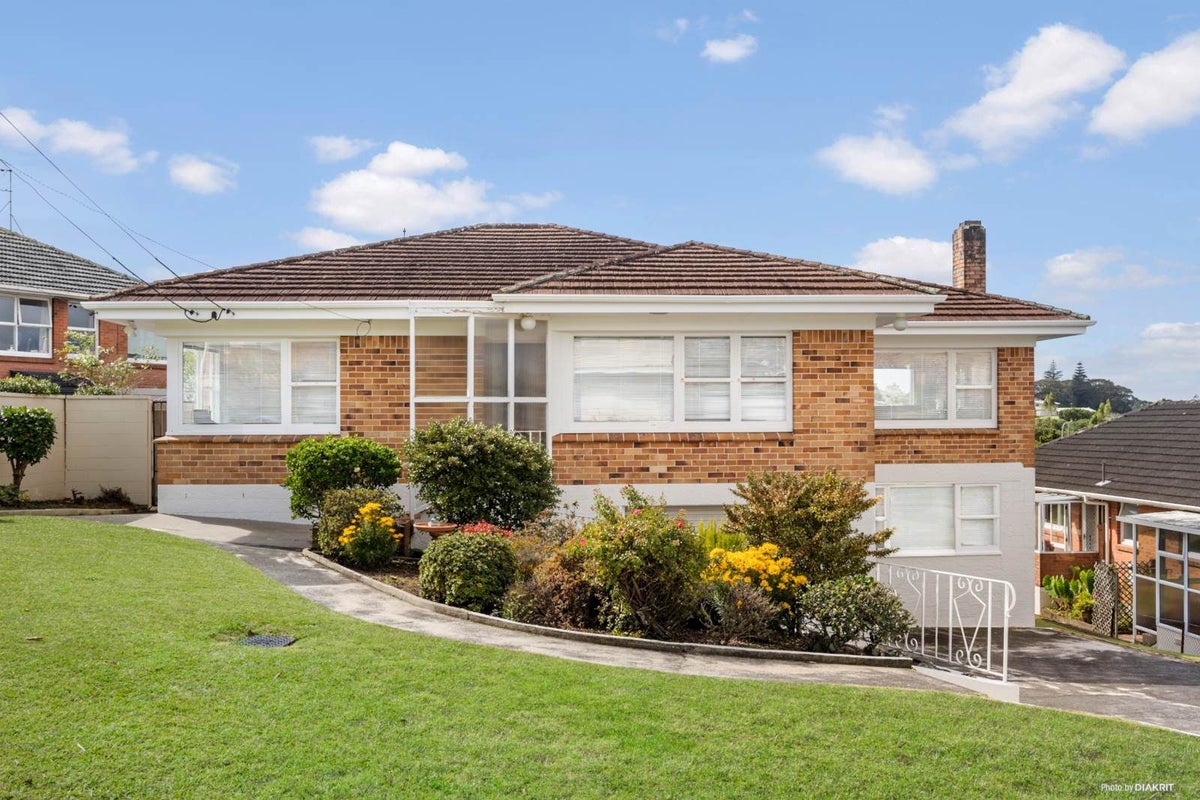 13 Currie Avenue, Hillsborough, Auckland - Carousel 1