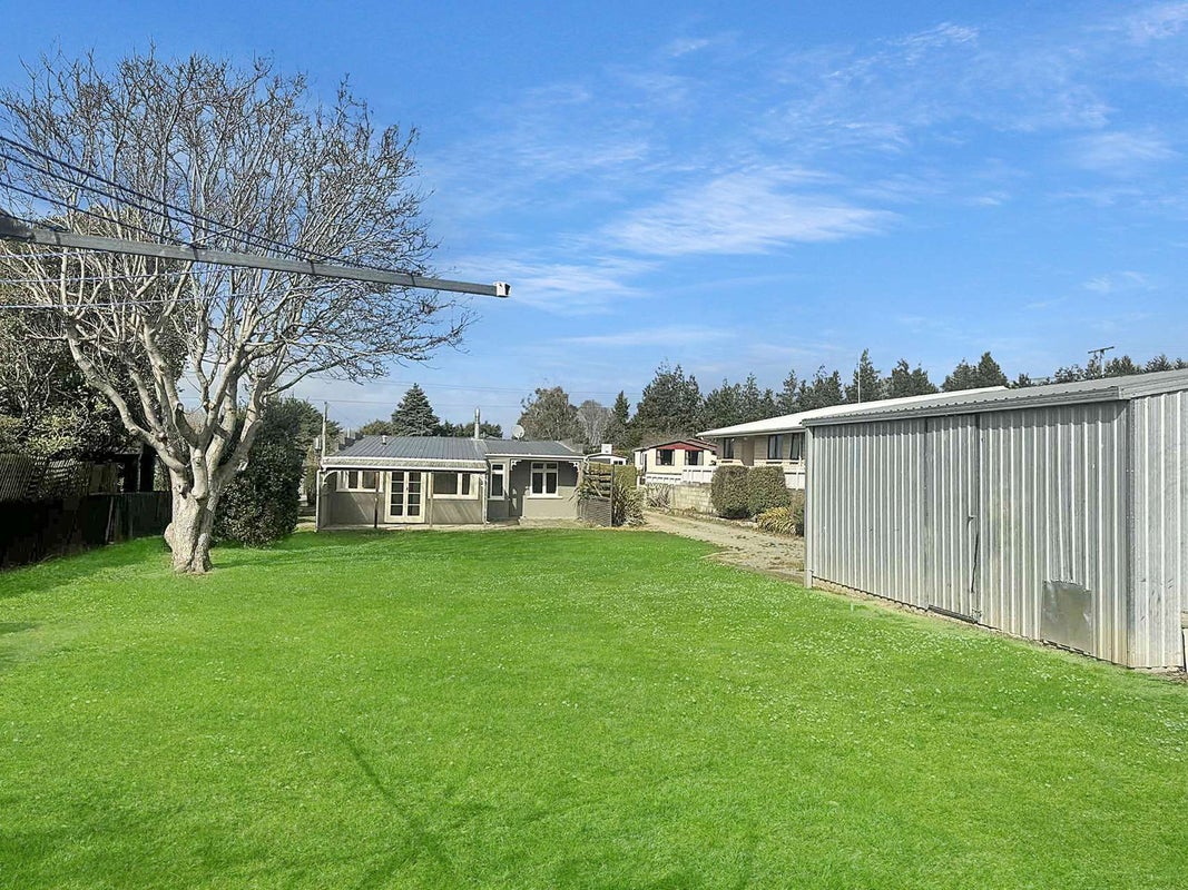40 Main Street, Weston, Oamaru - Carousel 1