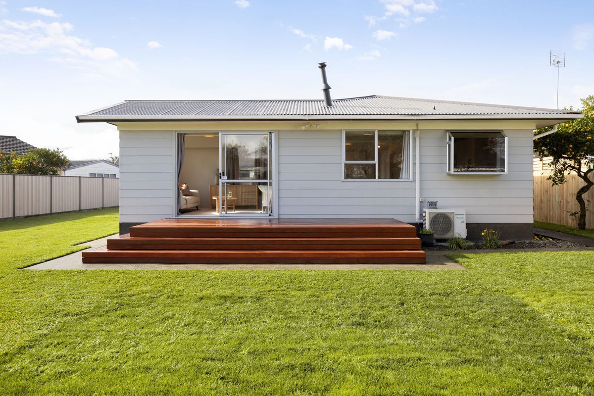 5 Ash Place, Pukete, Hamilton - Carousel 2