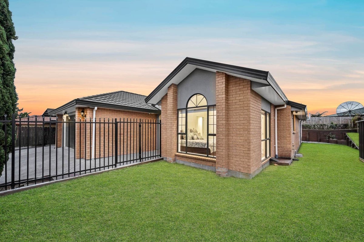 22 Sambrooke Crescent, Flat Bush, Auckland - Carousel 2