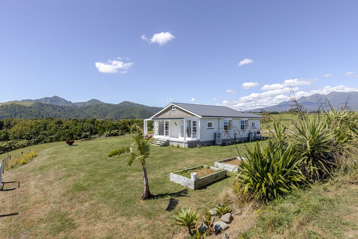 207 Upper Pitone Road, Pitone, New Plymouth - Carousel 2