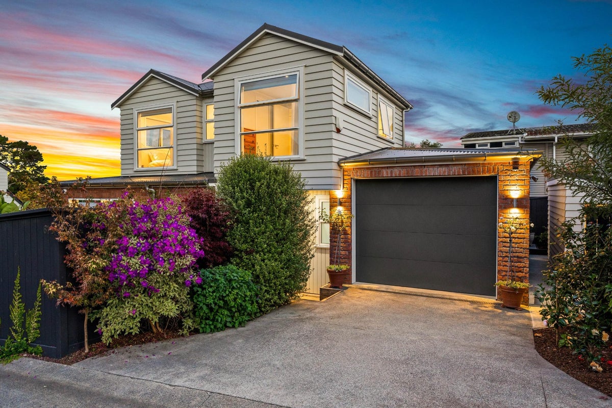 61B Jaemont Avenue, Te Atatu South, Auckland - Carousel 1