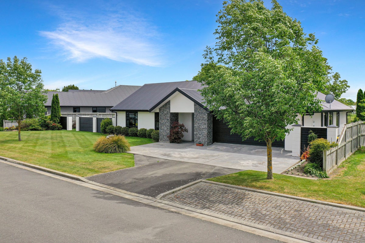 2 Alton Place, Allenton, Ashburton - Carousel 2