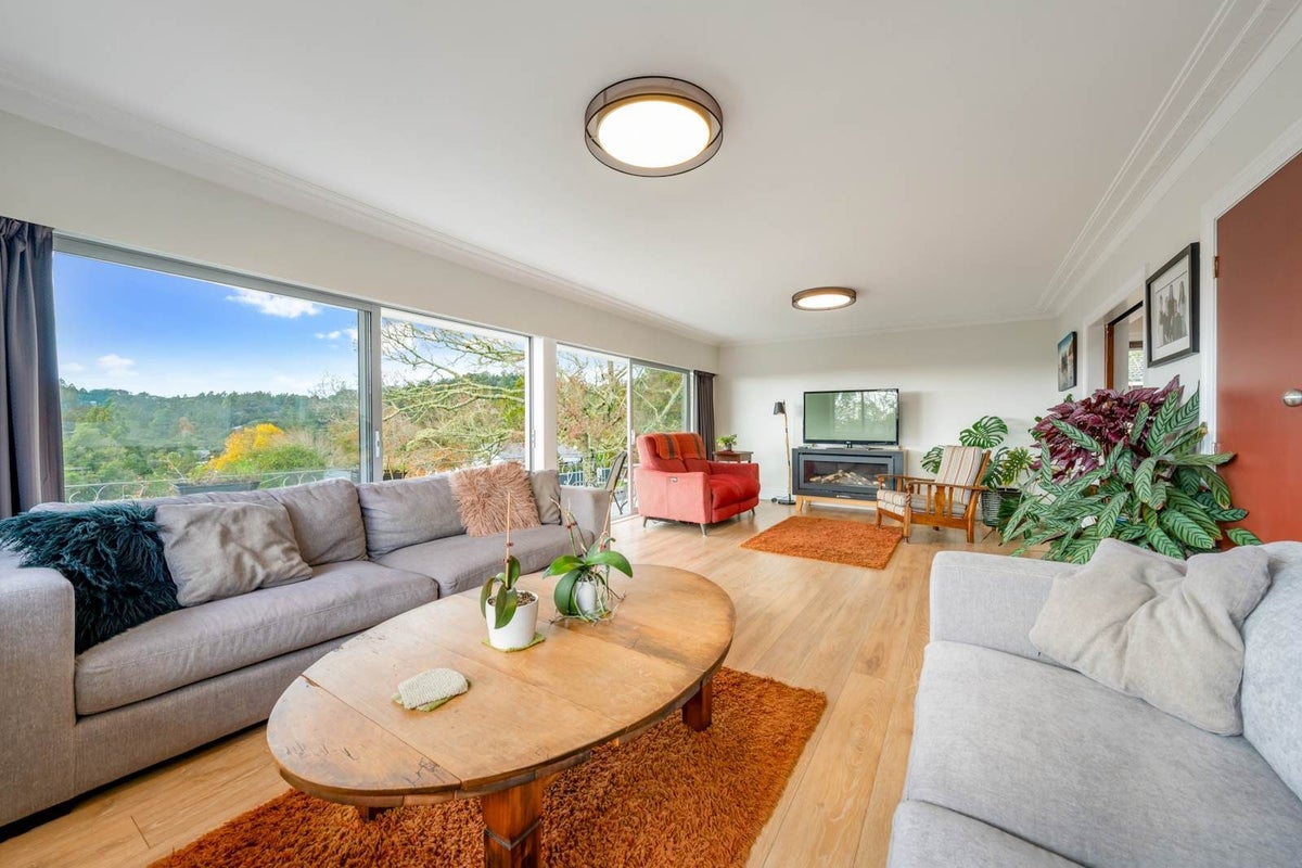 66 Daffodil Street, Titirangi, Auckland - Carousel 2