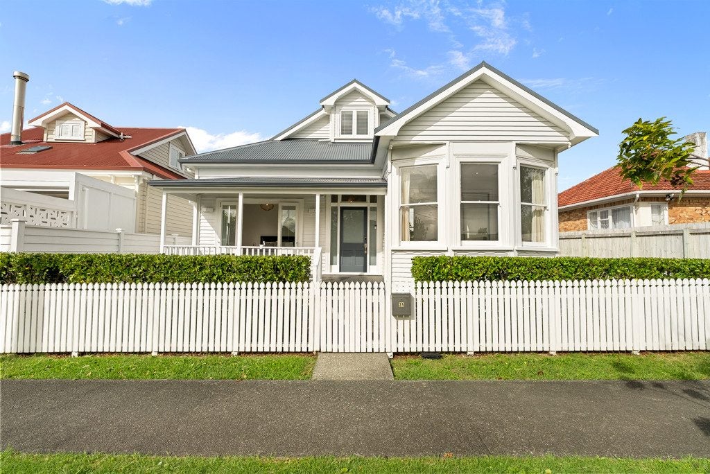 35 Renfrew Avenue, Sandringham, Auckland - Carousel 1