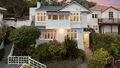 142 Kelburn Parade, Kelburn, Wellington - Carousel 1