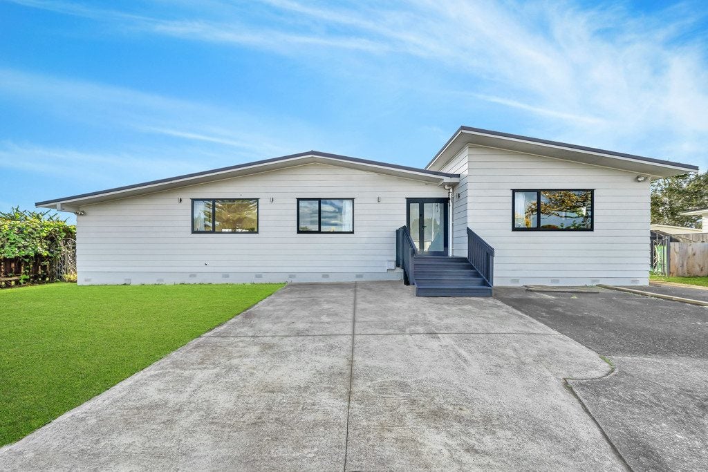 12 Sunlands Drive, Manurewa, Auckland - Carousel 1