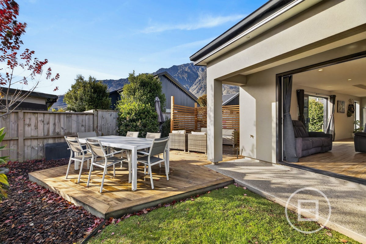 10 Shepherd Road, Jacks Point, Queenstown - Carousel 2